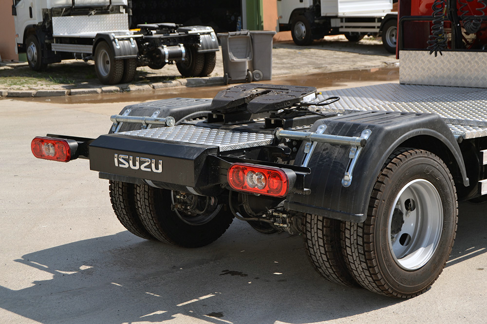 Isuzu NPR Çekici 2
