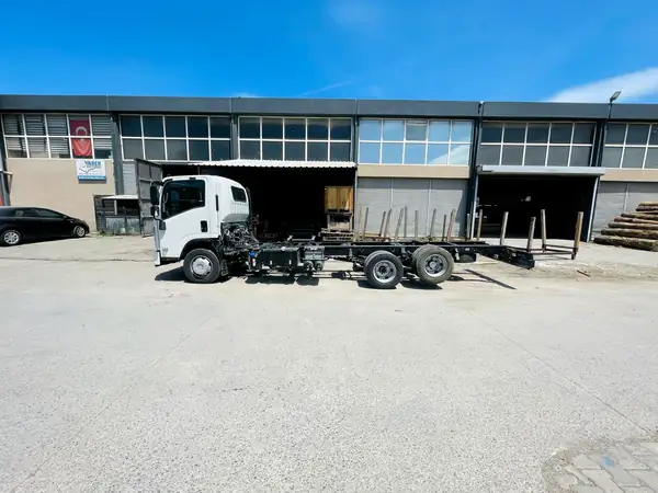 Isuzu · chassis modification