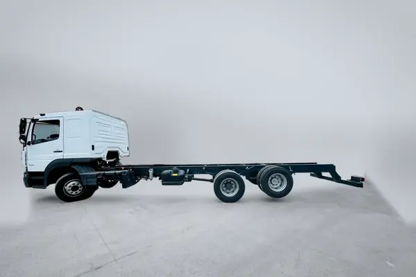 Mercedes-Benz Atego · instalación de eje adicional