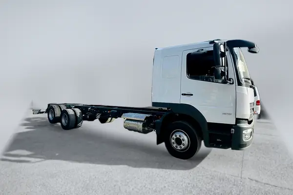 Mercedes-Benz Atego · instalación de eje adicional
