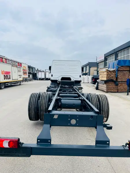 Mercedes-Benz Atego · additional axle installation